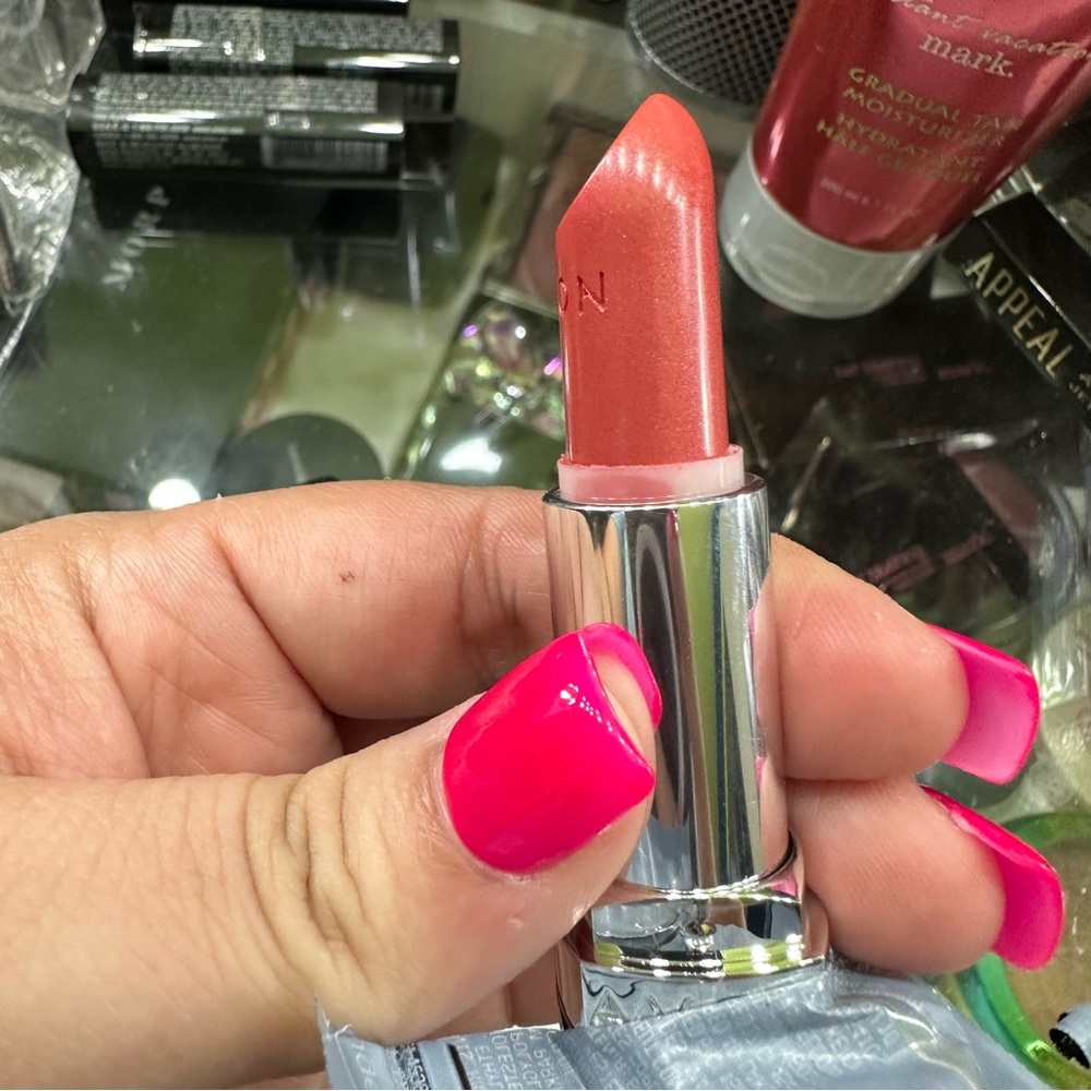Avon Ultra Color Lipstick Tender Kiss - Picture 2 of 8